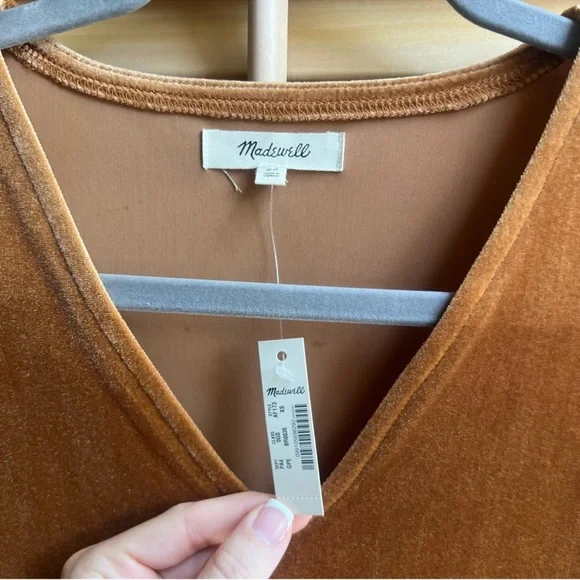 NWT Madewell Velvet V-Neck Flutter-Sleeve Dress - Picture 7 of 7